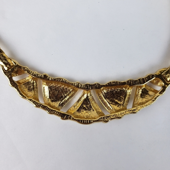 Avon Gold and White Geometric Necklace - Picture 6 of 8